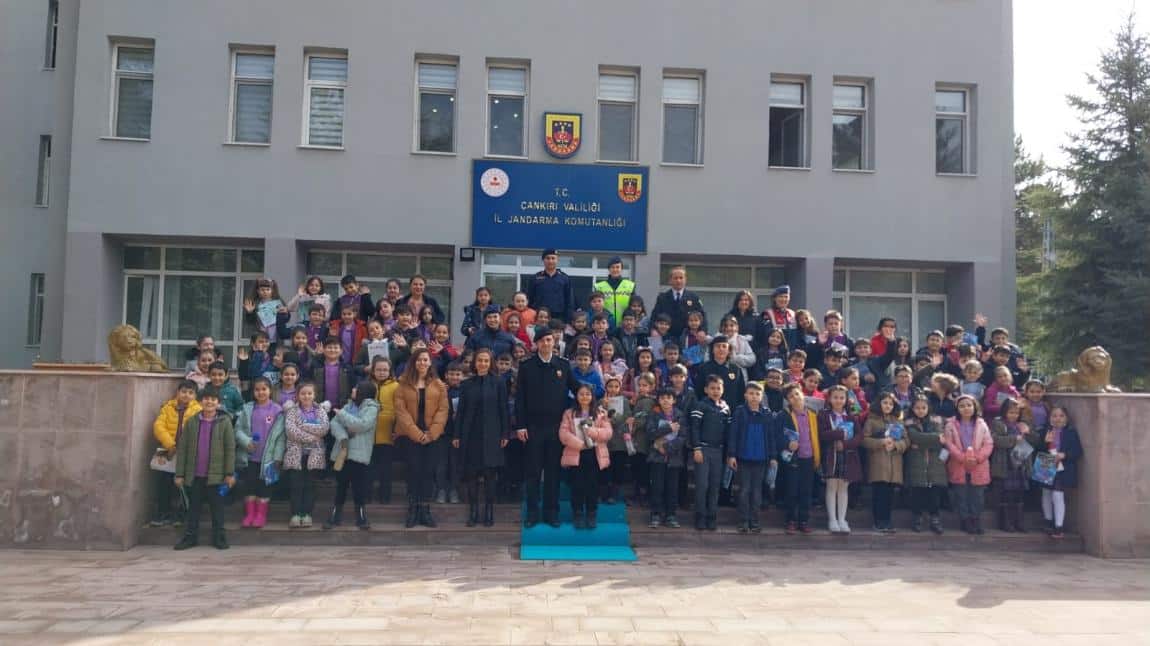 Okulumuz Öğrencilerinden İl Jandarma Komutanlığına Ziyaret