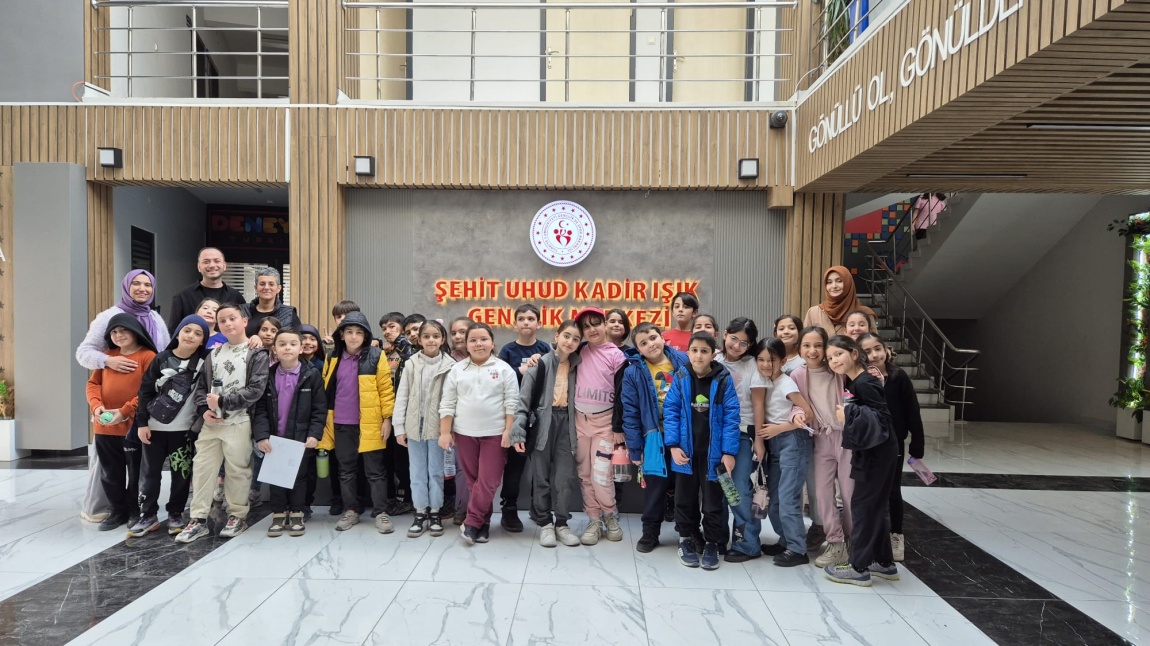 GENÇLİK MERKEZİNDE SANAT ETKİNLİKLERİ